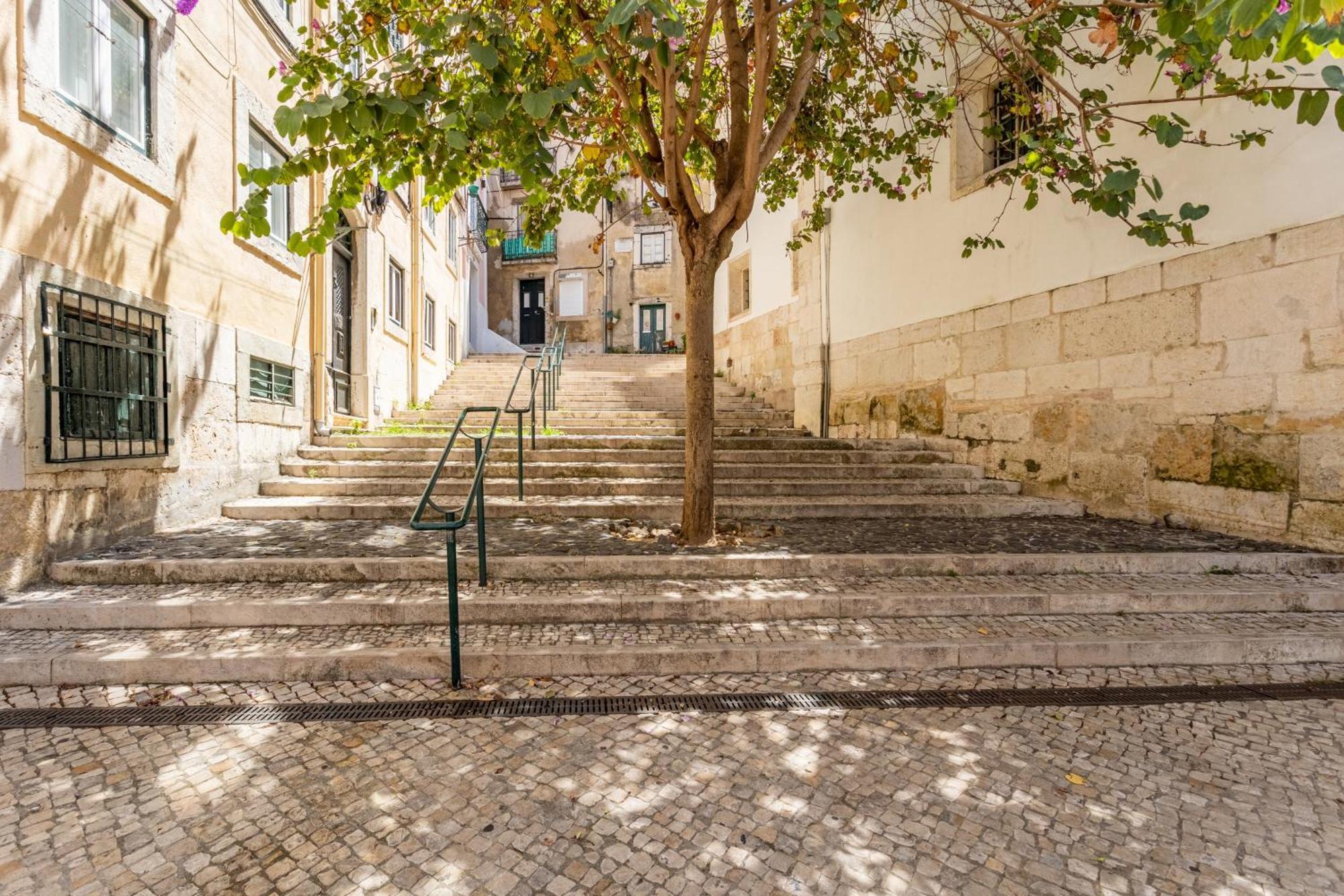 Gralhas Suites Lisbona Esterno foto