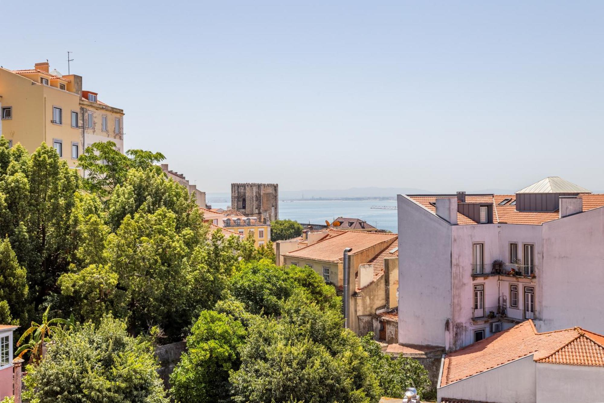 Gralhas Suites Lisbona Esterno foto